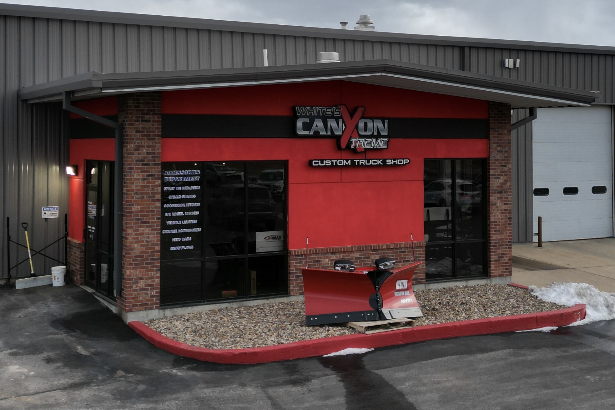 white's canyon xtreme building