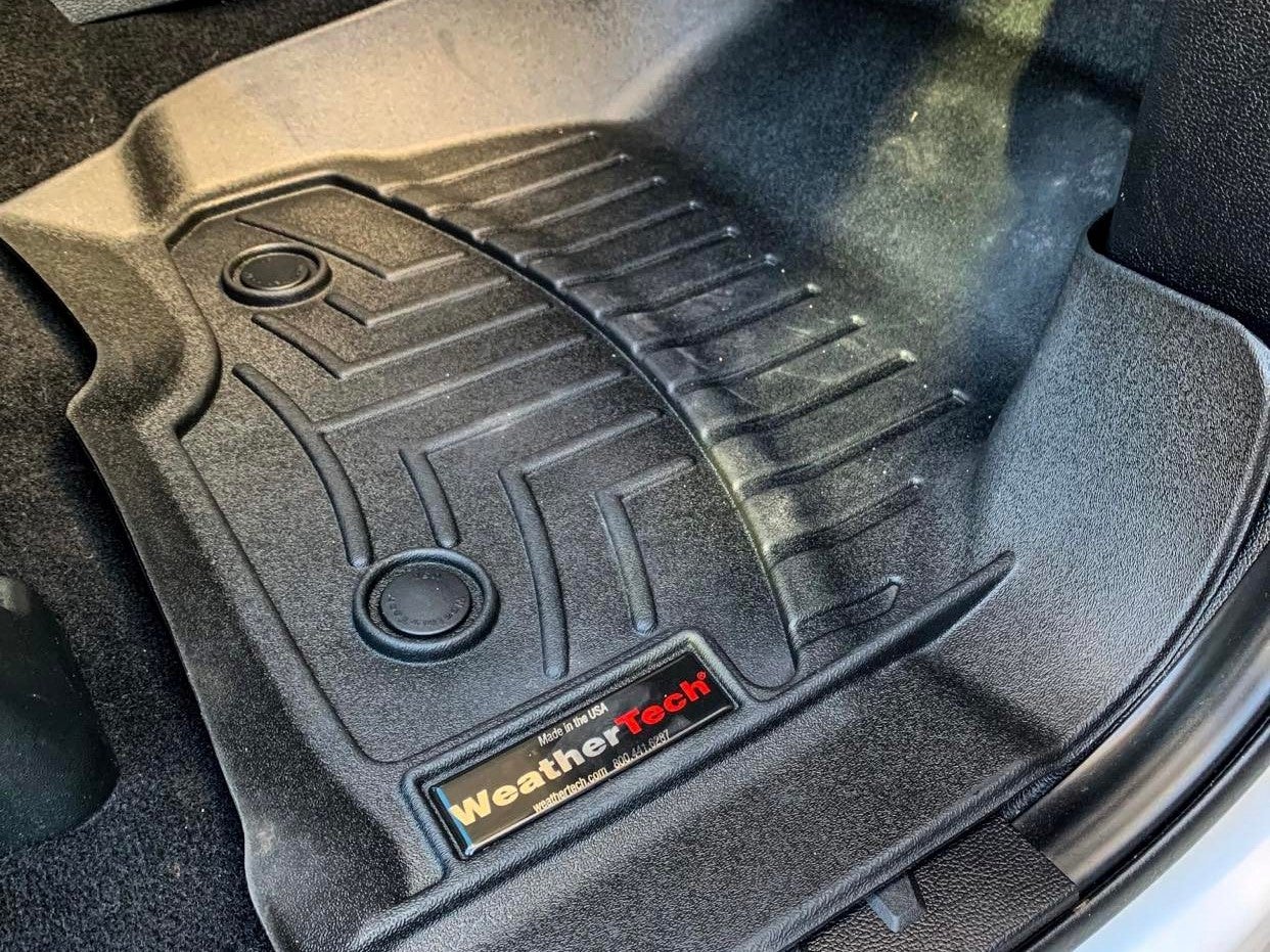 Truck floor mat